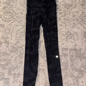 Lululemon athletica Women’s Black Camo Leggings